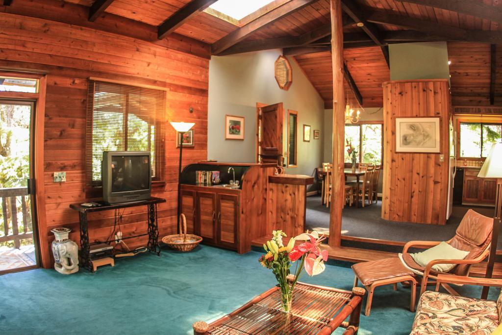 Volcano Village Lodge Room photo