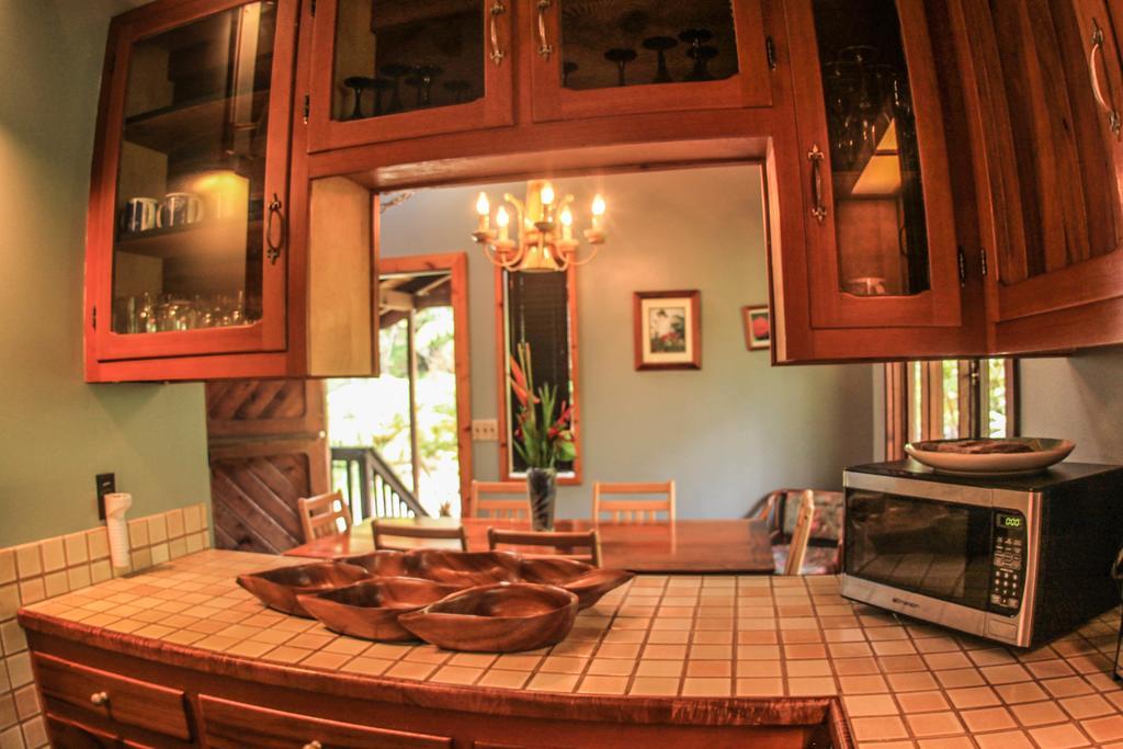 Volcano Village Lodge Room photo