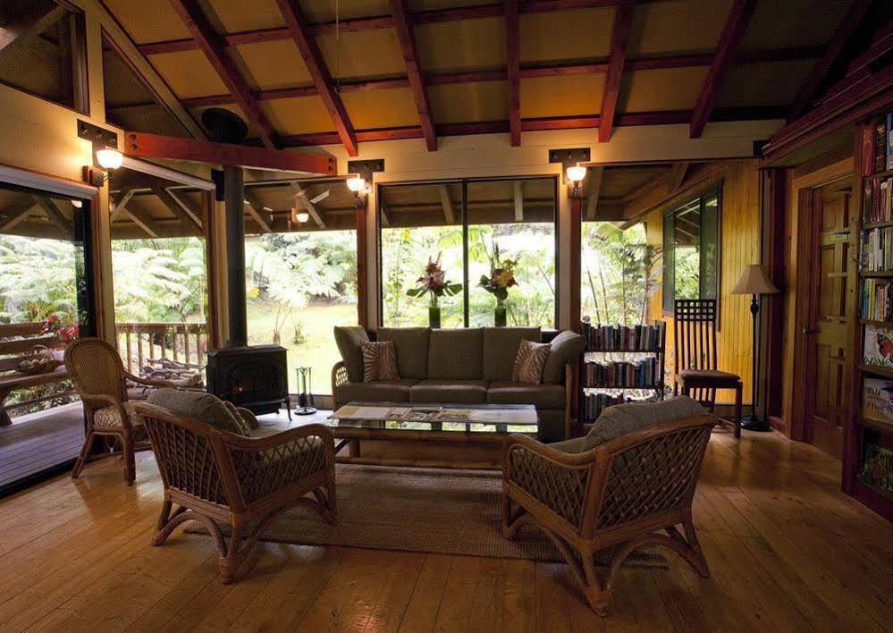 Volcano Village Lodge Exterior photo